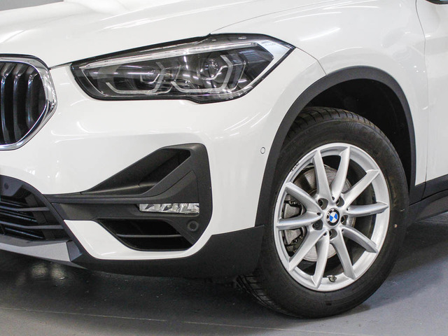 BMW X1 sDrive18i color Blanco. Año 2020. 103KW(140CV). Gasolina. En concesionario Barcelona Premium -- GRAN VIA de Barcelona
