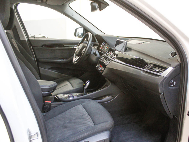 BMW X1 sDrive18i color Blanco. Año 2020. 103KW(140CV). Gasolina. En concesionario Barcelona Premium -- GRAN VIA de Barcelona