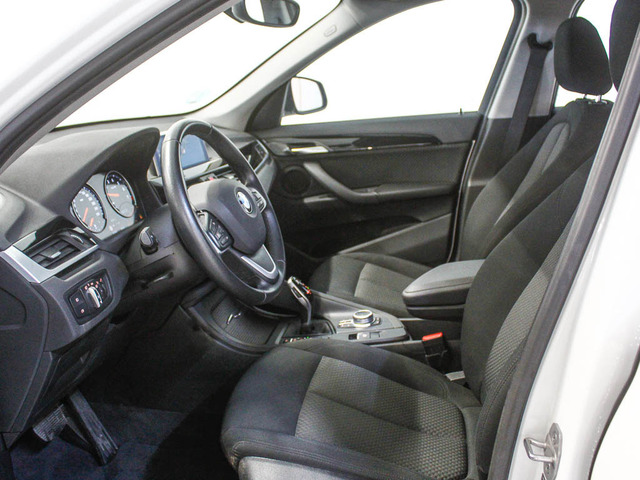 BMW X1 sDrive18i color Blanco. Año 2020. 103KW(140CV). Gasolina. En concesionario Barcelona Premium -- GRAN VIA de Barcelona