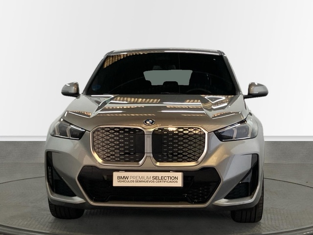 BMW iX1 xDrive30 color Gris Plata. Año 2025. 230KW(313CV). Eléctrico. En concesionario Proa Premium Palma de Illes Balears