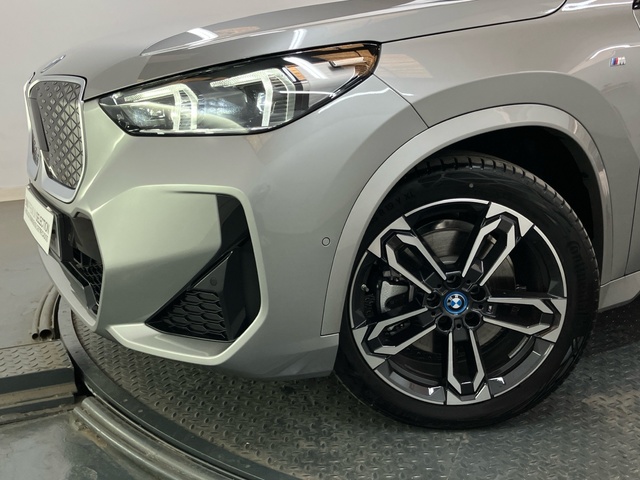 BMW iX1 xDrive30 color Gris Plata. Año 2025. 230KW(313CV). Eléctrico. En concesionario Proa Premium Palma de Illes Balears