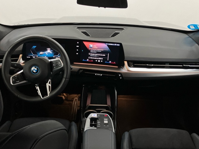 BMW iX1 xDrive30 color Gris Plata. Año 2025. 230KW(313CV). Eléctrico. En concesionario Proa Premium Palma de Illes Balears