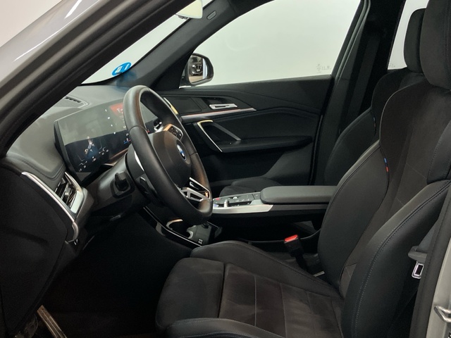 BMW iX1 xDrive30 color Gris Plata. Año 2025. 230KW(313CV). Eléctrico. En concesionario Proa Premium Palma de Illes Balears