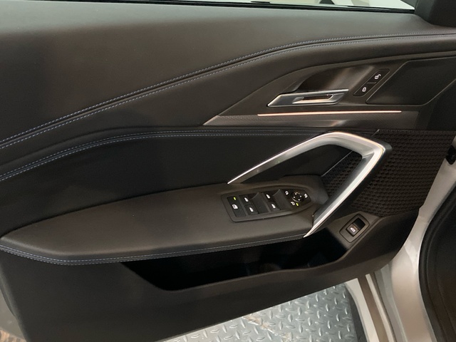 BMW iX1 xDrive30 color Gris Plata. Año 2025. 230KW(313CV). Eléctrico. En concesionario Proa Premium Palma de Illes Balears