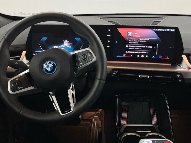 BMW iX1 xDrive30 color Gris Plata. Año 2025. 230KW(313CV). Eléctrico. En concesionario Proa Premium Palma de Illes Balears