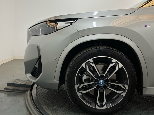 BMW iX1 xDrive30 color Gris Plata. Año 2025. 230KW(313CV). Eléctrico. En concesionario Proa Premium Palma de Illes Balears