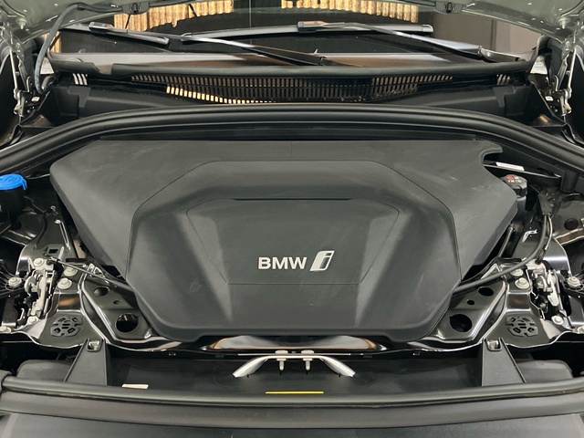 BMW iX1 xDrive30 color Gris Plata. Año 2025. 230KW(313CV). Eléctrico. En concesionario Proa Premium Palma de Illes Balears