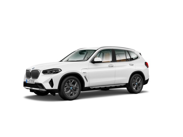 BMW X3 xDrive30e color Blanco. Año 2022. 215KW(292CV). Híbrido Electro/Gasolina. En concesionario Movilnorte El Plantio de Madrid