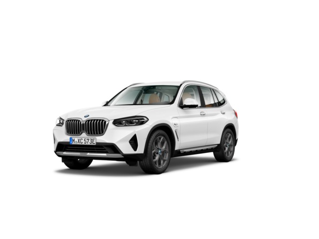 BMW X3 xDrive30e color Blanco. Año 2022. 215KW(292CV). Híbrido Electro/Gasolina. En concesionario Movilnorte El Plantio de Madrid