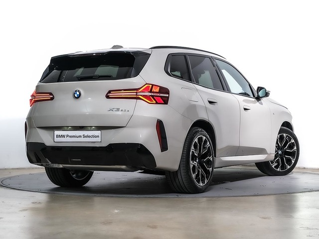 BMW X3 xDrive30e color Gris. Año 2025. 220KW(299CV). Híbrido Electro/Gasolina. En concesionario Oliva Motor Tarragona de Tarragona
