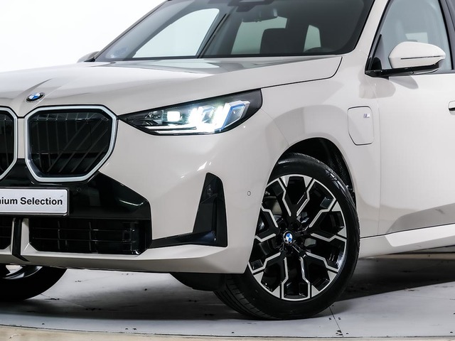 BMW X3 xDrive30e color Gris. Año 2025. 220KW(299CV). Híbrido Electro/Gasolina. En concesionario Oliva Motor Tarragona de Tarragona