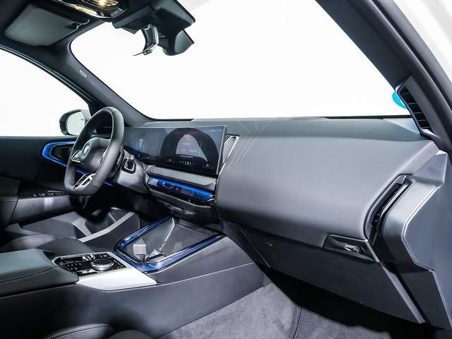 BMW X3 xDrive30e color Gris. Año 2025. 220KW(299CV). Híbrido Electro/Gasolina. En concesionario Oliva Motor Tarragona de Tarragona