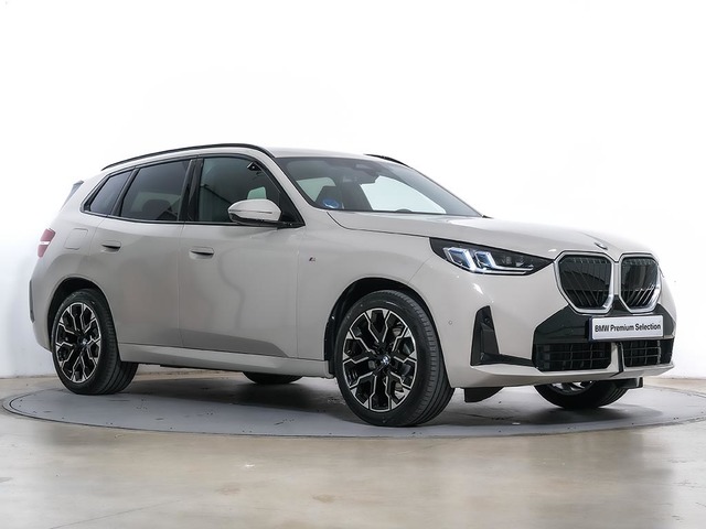 BMW X3 xDrive30e color Gris. Año 2025. 220KW(299CV). Híbrido Electro/Gasolina. En concesionario Oliva Motor Tarragona de Tarragona