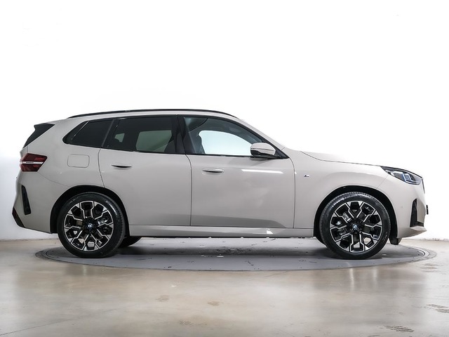 BMW X3 xDrive30e color Gris. Año 2025. 220KW(299CV). Híbrido Electro/Gasolina. En concesionario Oliva Motor Tarragona de Tarragona