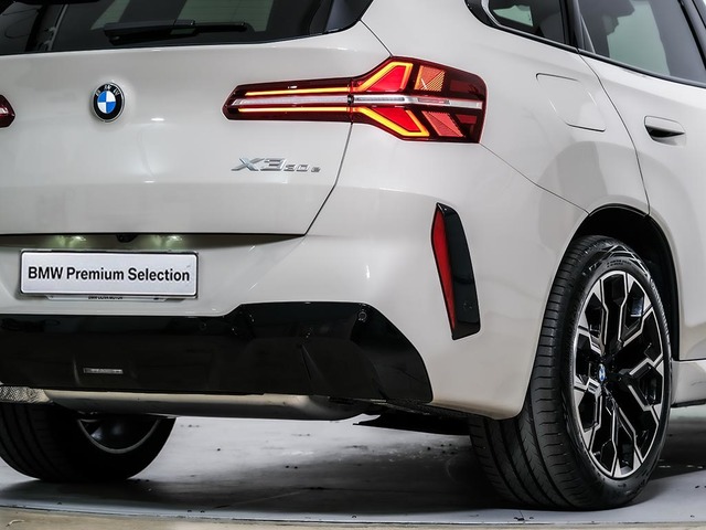 BMW X3 xDrive30e color Gris. Año 2025. 220KW(299CV). Híbrido Electro/Gasolina. En concesionario Oliva Motor Tarragona de Tarragona