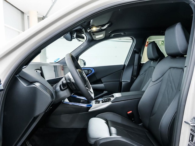 BMW X3 xDrive30e color Gris. Año 2025. 220KW(299CV). Híbrido Electro/Gasolina. En concesionario Oliva Motor Tarragona de Tarragona