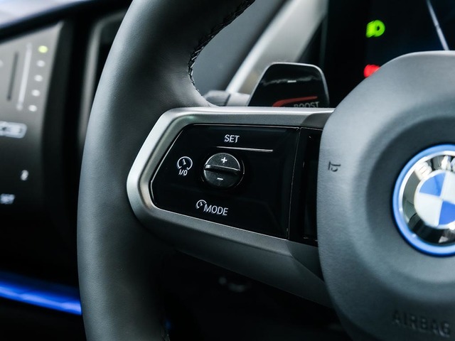 BMW X3 xDrive30e color Gris. Año 2025. 220KW(299CV). Híbrido Electro/Gasolina. En concesionario Oliva Motor Tarragona de Tarragona