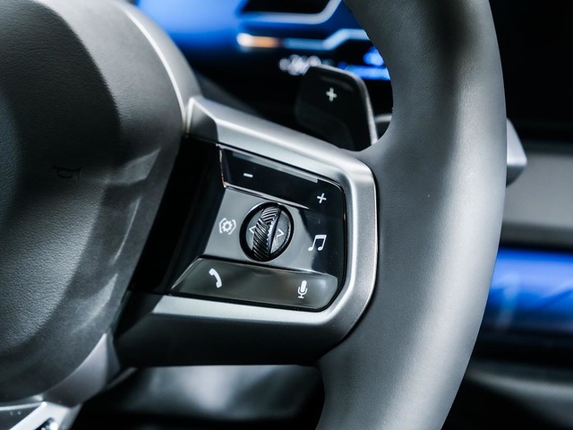 BMW X3 xDrive30e color Gris. Año 2025. 220KW(299CV). Híbrido Electro/Gasolina. En concesionario Oliva Motor Tarragona de Tarragona