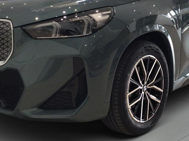 BMW iX1 eDrive20 color Verde. Año 2025. 150KW(204CV). Eléctrico. En concesionario Automotor Premium Velázquez - Málaga de Málaga