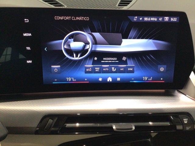 BMW iX1 eDrive20 color Verde. Año 2025. 150KW(204CV). Eléctrico. En concesionario Automotor Premium Velázquez - Málaga de Málaga