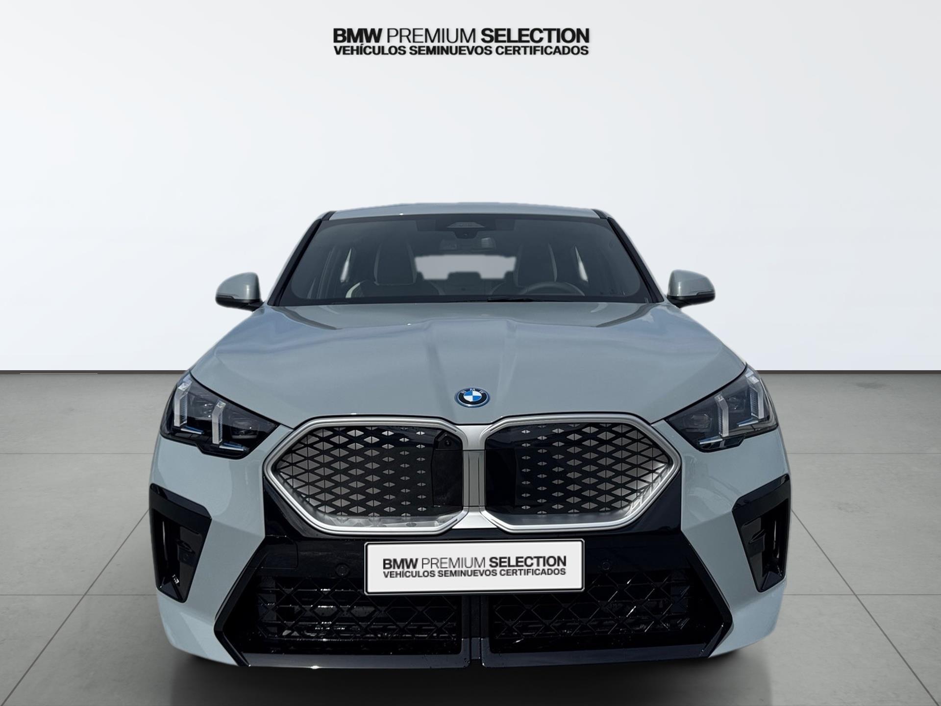 BMW iX2 eDrive20 color Gris. Año 2025. 150KW(204CV). Eléctrico. En concesionario Automotor Premium Marbella - Málaga de Málaga