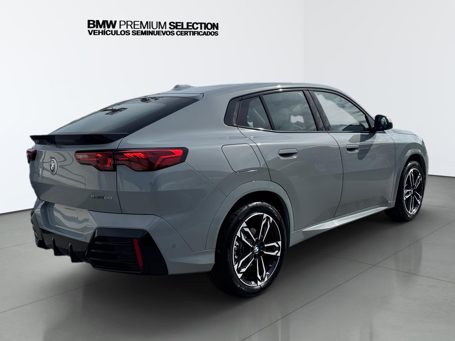 BMW iX2 eDrive20 color Gris. Año 2025. 150KW(204CV). Eléctrico. En concesionario Automotor Premium Marbella - Málaga de Málaga