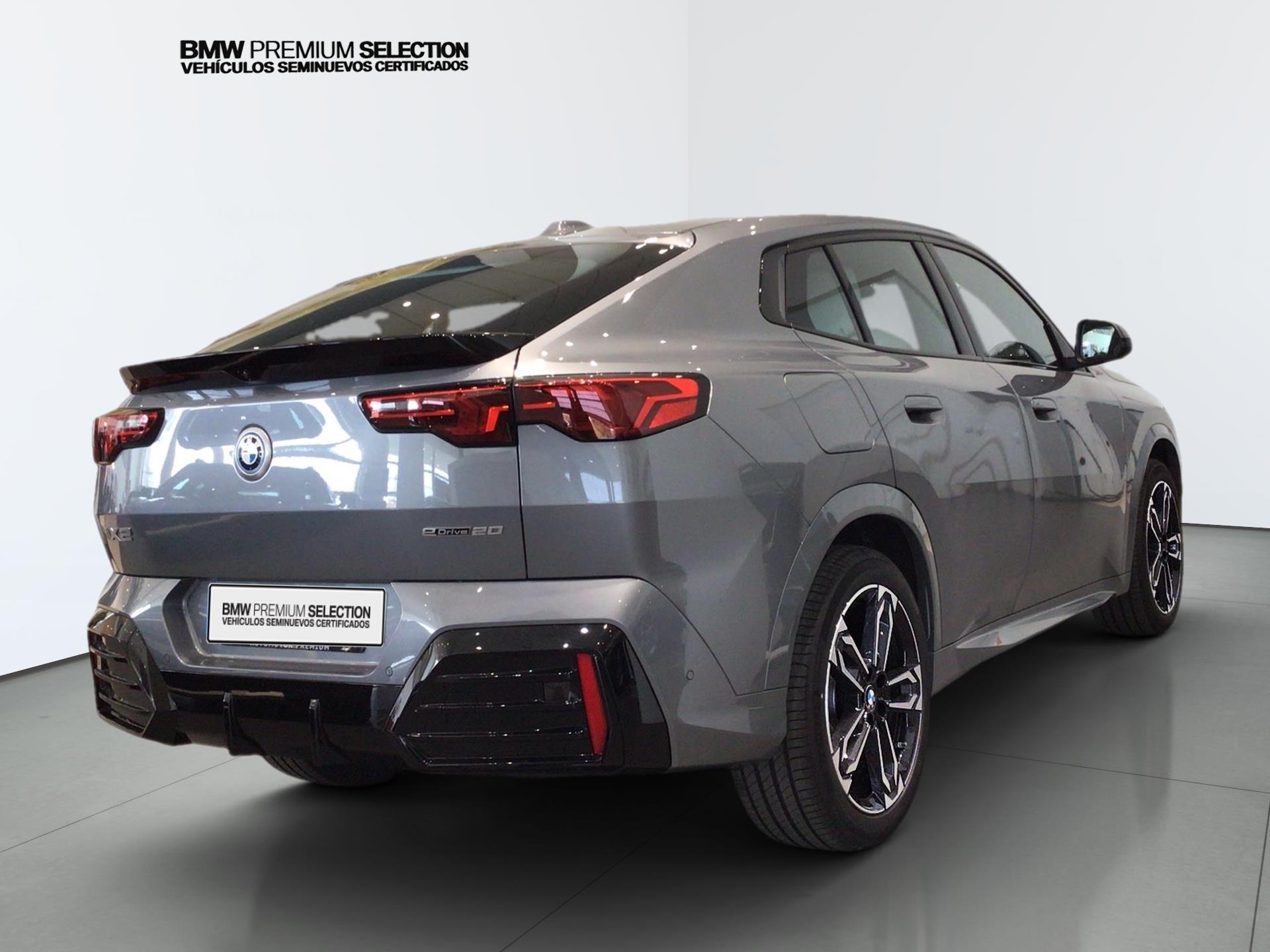 BMW iX2 eDrive20 color Gris. Año 2025. 150KW(204CV). Eléctrico. En concesionario Automotor Premium Velázquez - Málaga de Málaga