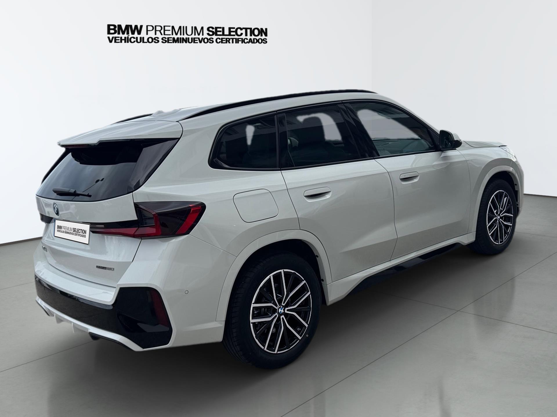 BMW iX1 eDrive20 color Blanco. Año 2025. 150KW(204CV). Eléctrico. En concesionario Automotor Premium Marbella - Málaga de Málaga