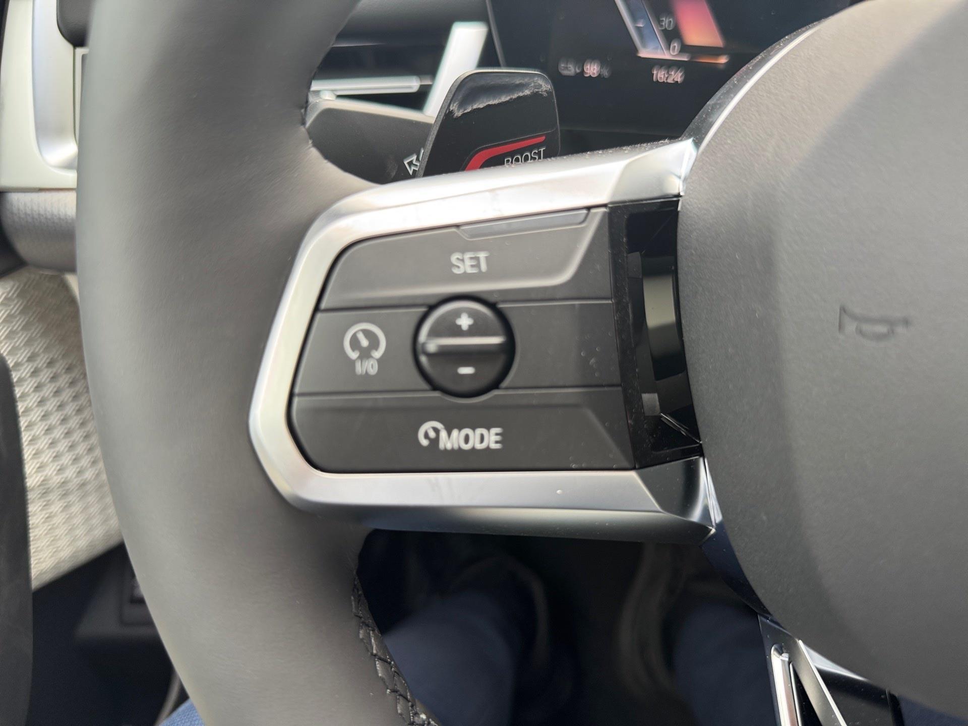 BMW iX1 eDrive20 color Blanco. Año 2025. 150KW(204CV). Eléctrico. En concesionario Automotor Premium Marbella - Málaga de Málaga