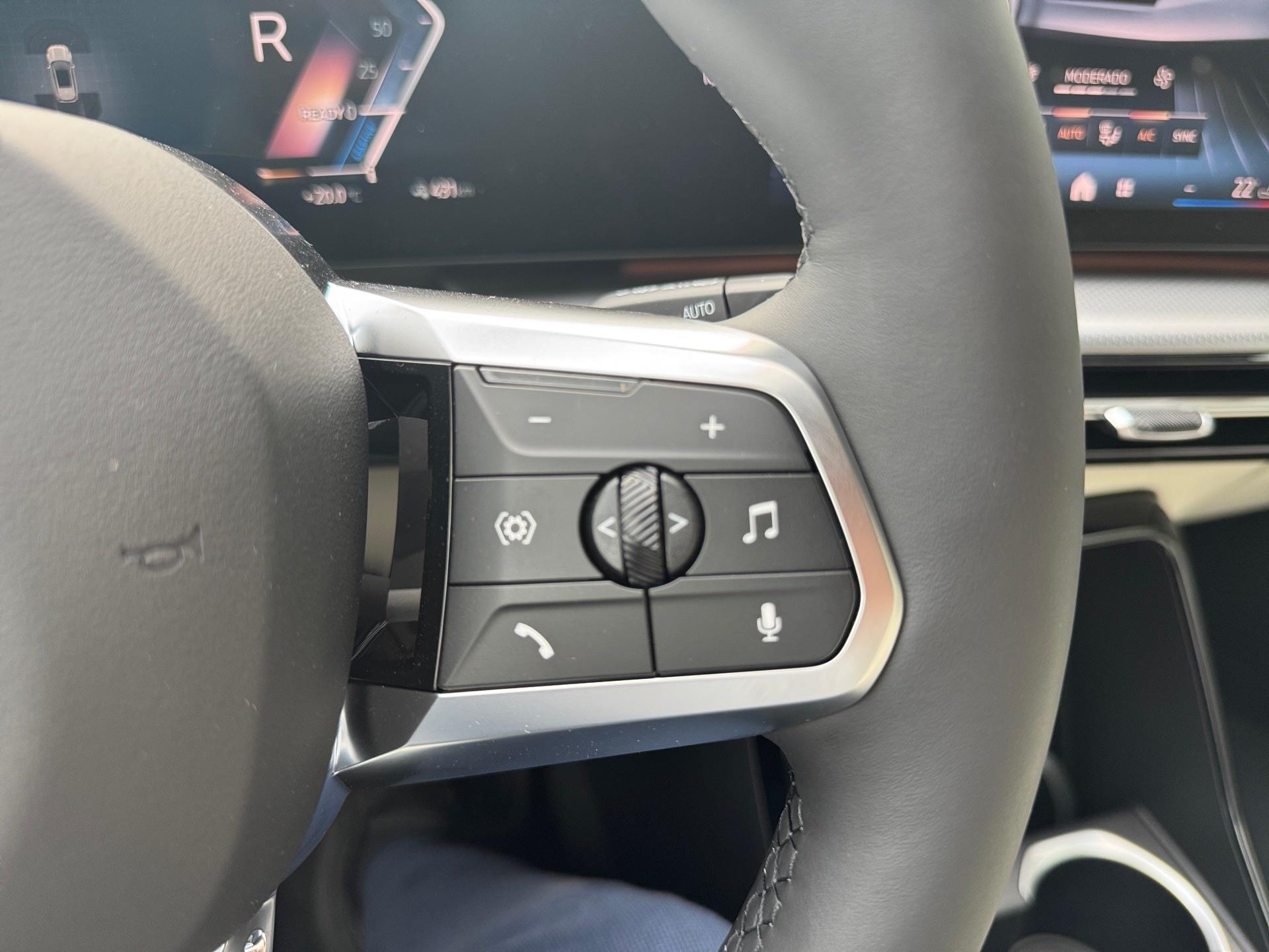 BMW iX1 eDrive20 color Blanco. Año 2025. 150KW(204CV). Eléctrico. En concesionario Automotor Premium Marbella - Málaga de Málaga