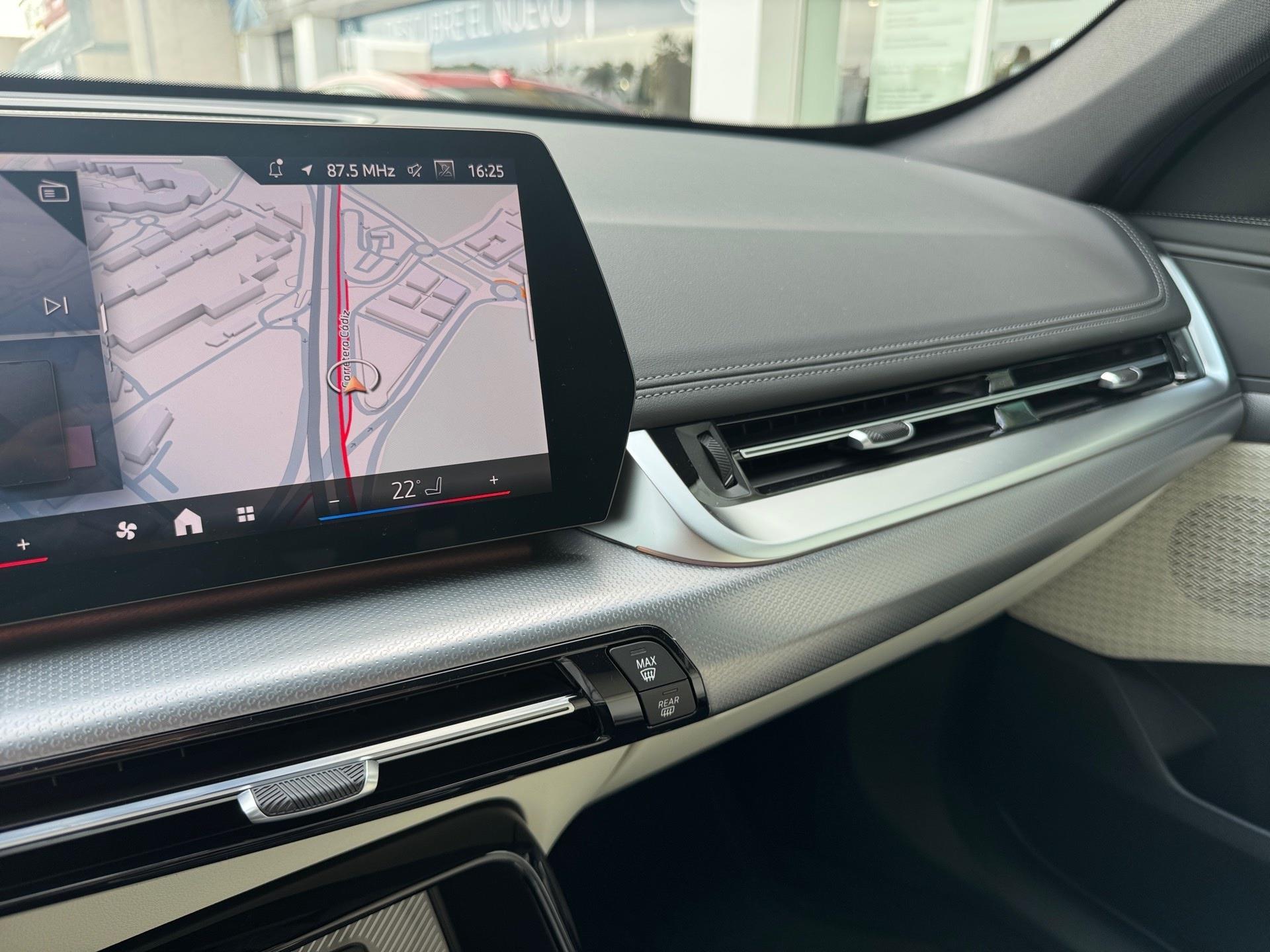 BMW iX1 eDrive20 color Blanco. Año 2025. 150KW(204CV). Eléctrico. En concesionario Automotor Premium Marbella - Málaga de Málaga