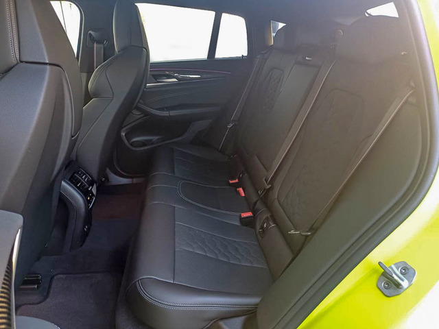 BMW M X4 M color Amarillo. Año 2025. 375KW(510CV). Gasolina. En concesionario Barcelona Premium -- GRAN VIA de Barcelona