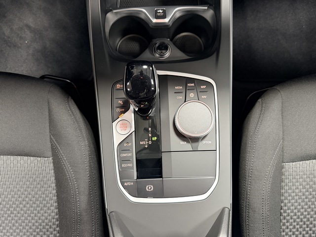 BMW Serie 1 118d color Azul. Año 2024. 110KW(150CV). Diésel. En concesionario Maberauto de Castellón