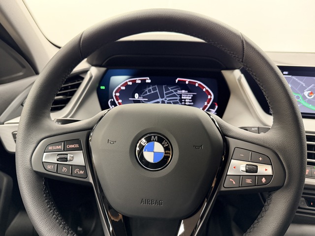 BMW Serie 1 118d color Azul. Año 2024. 110KW(150CV). Diésel. En concesionario Maberauto de Castellón