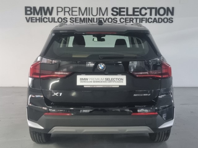 BMW X1 sDrive18d color Negro. Año 2023. 110KW(150CV). Diésel. En concesionario Lurauto - Gipuzkoa de Guipuzcoa