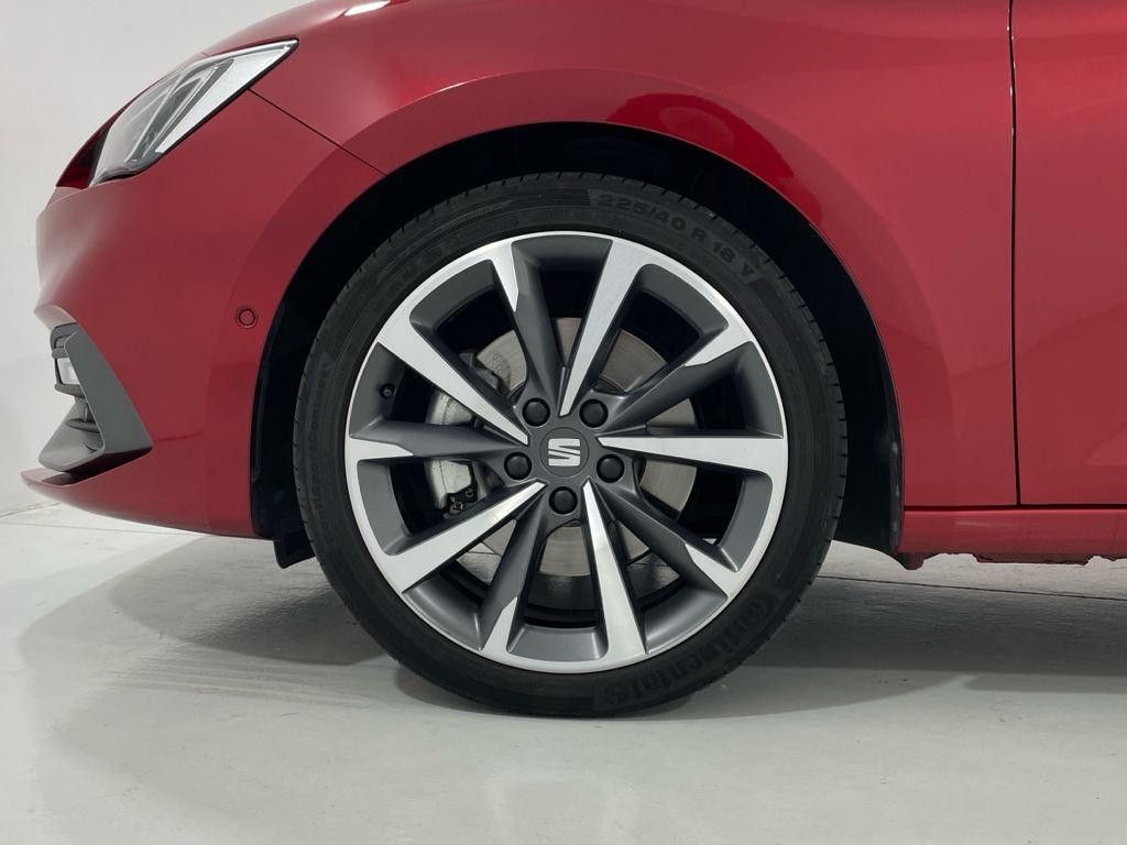 SEAT León 1.5 eTSI en Barcelona