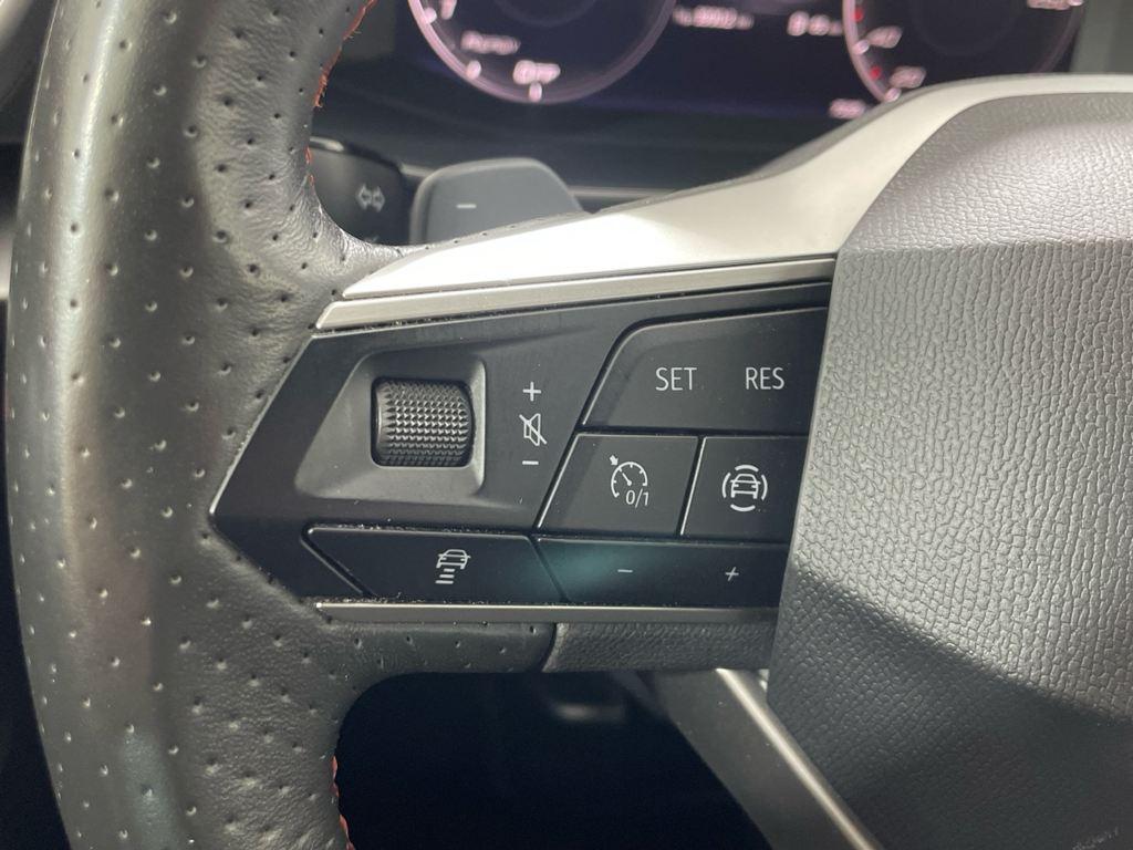 SEAT León 1.5 eTSI en Barcelona