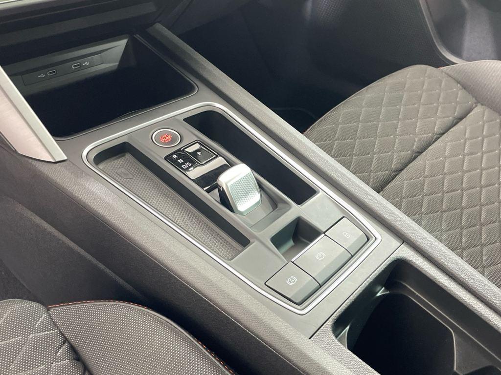 SEAT León 1.5 eTSI en Barcelona