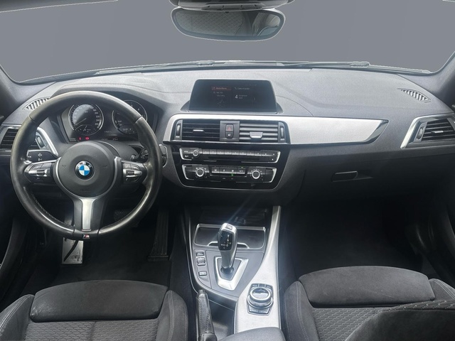 BMW Serie 1 118d color Negro. Año 2018. 110KW(150CV). Diésel. En concesionario Pruna Motor de Barcelona
