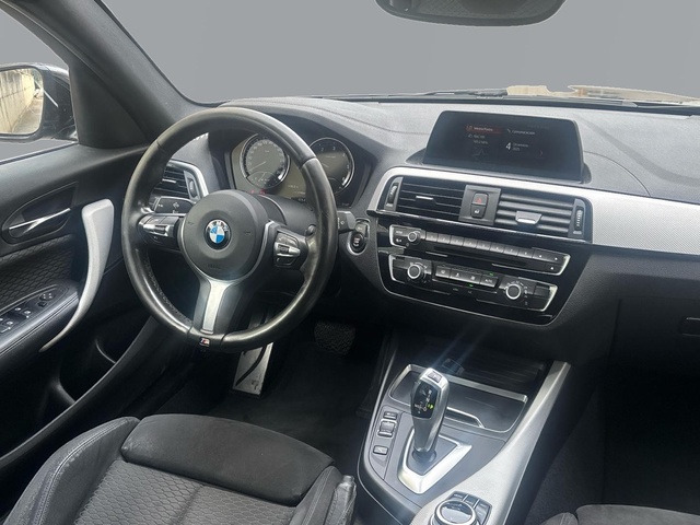 BMW Serie 1 118d color Negro. Año 2018. 110KW(150CV). Diésel. En concesionario Pruna Motor de Barcelona