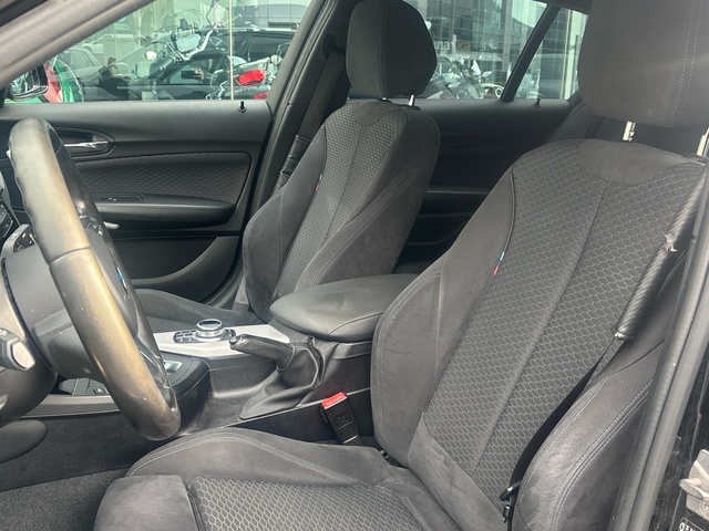 BMW Serie 1 118d color Negro. Año 2018. 110KW(150CV). Diésel. En concesionario Pruna Motor de Barcelona