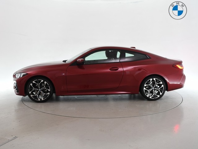 BMW Serie 4 420i Coupe color Rojo. Año 2025. 135KW(184CV). Gasolina. En concesionario BYmyCAR Madrid - Algete de Madrid