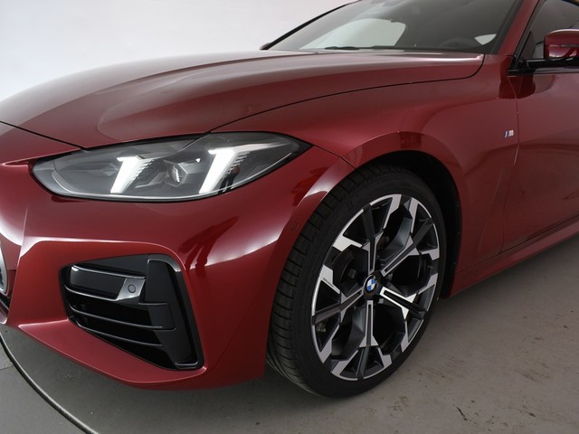 BMW Serie 4 420d Coupe color Rojo. Año 2025. 140KW(190CV). Diésel. En concesionario BYmyCAR Madrid - Algete de Madrid