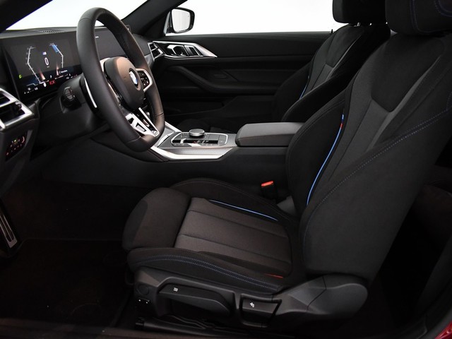 BMW Serie 4 420d Coupe color Rojo. Año 2025. 140KW(190CV). Diésel. En concesionario BYmyCAR Madrid - Algete de Madrid