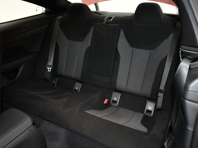 BMW Serie 4 420d Coupe color Rojo. Año 2025. 140KW(190CV). Diésel. En concesionario BYmyCAR Madrid - Algete de Madrid