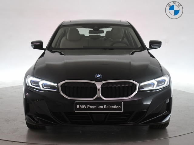 BMW Serie 3 330e color Negro. Año 2025. 215KW(292CV). Híbrido Electro/Gasolina. En concesionario BYmyCAR Madrid - Algete de Madrid