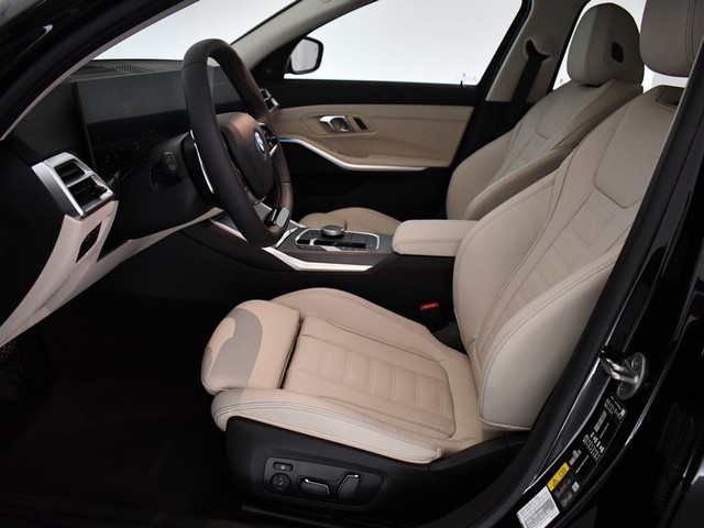 BMW Serie 3 330e color Negro. Año 2025. 215KW(292CV). Híbrido Electro/Gasolina. En concesionario BYmyCAR Madrid - Algete de Madrid