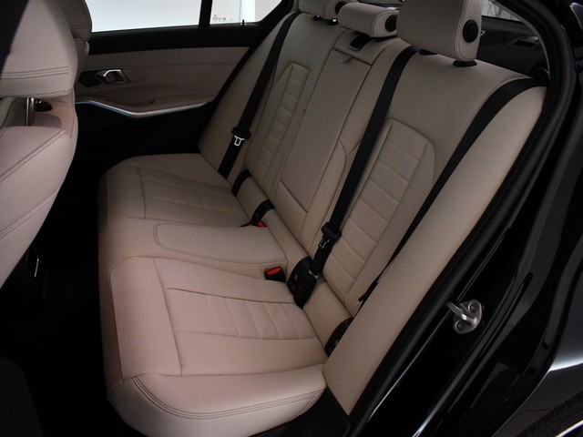 BMW Serie 3 330e color Negro. Año 2025. 215KW(292CV). Híbrido Electro/Gasolina. En concesionario BYmyCAR Madrid - Algete de Madrid