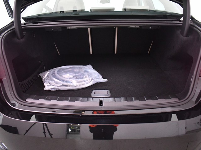 BMW Serie 3 330e color Negro. Año 2025. 215KW(292CV). Híbrido Electro/Gasolina. En concesionario BYmyCAR Madrid - Algete de Madrid