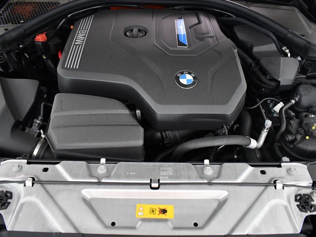 BMW Serie 3 330e color Negro. Año 2025. 215KW(292CV). Híbrido Electro/Gasolina. En concesionario BYmyCAR Madrid - Algete de Madrid